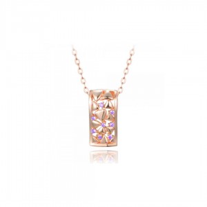 Naszyjnik srebrny rose gold z ażurową zawieszką z cyrkoniami