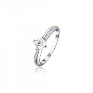 Pierścionek srebrny 925 duża cyrkonia z małymi kamieniami