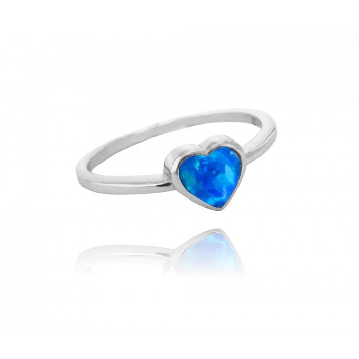 Pierścionek srebrny - niebieski opal w kształcie serca