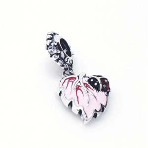 Zawieszka charms - biedronka na liściu