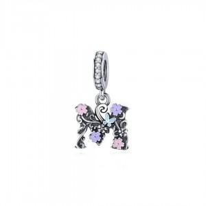 Zawieszka charms - literka 'M' z kwiatami
